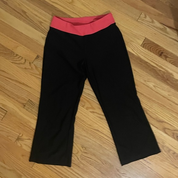 Nike Pants - Nike Dry-Fit Women’s Capri Black Leggings Size S
